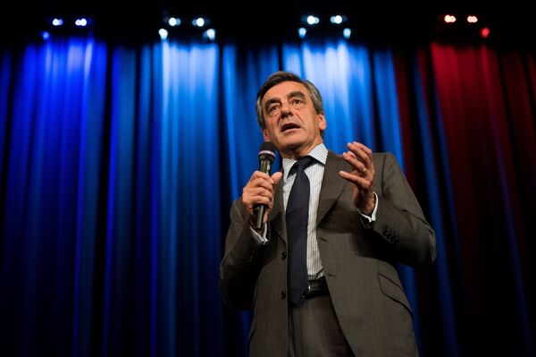 Right-wing Les Republicains (LR) party's candidate for the party's primary ahead of the 2017 presidential election, Francois Fillon (File) - Sputnik International