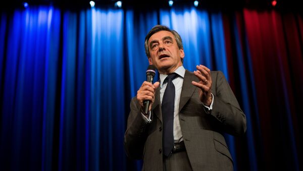 Right-wing Les Republicains (LR) party's candidate for the party's primary ahead of the 2017 presidential election, Francois Fillon (File) - Sputnik International