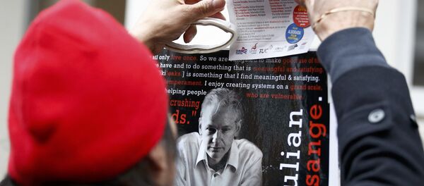 A supporter of Julian Assange holds a poster after prosecutor Ingrid Isgren from Sweden arrived at Ecuador's embassy to interview him in London, Britain, November 14, 2016. A supporter of Julian Assange holds a poster after prosecutor Ingrid Isgren from Sweden arrived at Ecuador's embassy to interview him in London, Britain, November 14, 2016. - Sputnik International