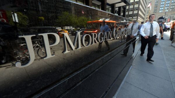 People walk by JP Morgan Chase & Company headquarters in New York (File) - Sputnik International