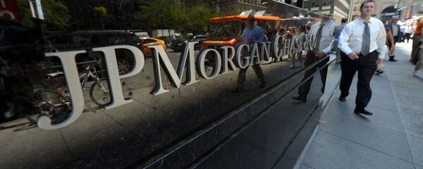 People walk by JP Morgan Chase & Company headquarters in New York (File) People walk by JP Morgan Chase & Company headquarters in New York (File) - Sputnik International
