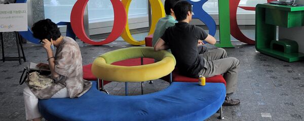Visitors sit on a bench at a lobby of an office of Google Korea in Seoul on August 11, 2010 - Sputnik International