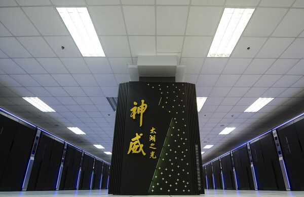 In this photo released by the Xinhua News Agency and taken on June 16, 2016, the Sunway TaihuLight, a new Chinese supercomputer, is seen in Wuxi, eastern China's Jiangsu Province In this photo released by the Xinhua News Agency and taken on June 16, 2016, the Sunway TaihuLight, a new Chinese supercomputer, is seen in Wuxi, eastern China's Jiangsu Province - Sputnik International
