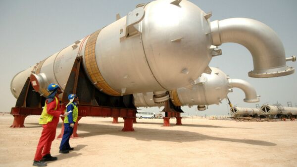 Lifting material at Pearl GTL, Qatar - Sputnik International