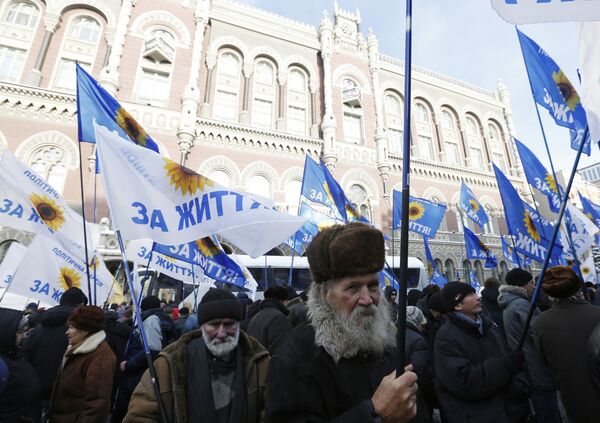 People take part in a rally, near the National Bank in Kiev, Ukraine, Tuesday, Nov. 15, 2016. People take part in a rally, near the National Bank in Kiev, Ukraine, Tuesday, Nov. 15, 2016. - Sputnik International