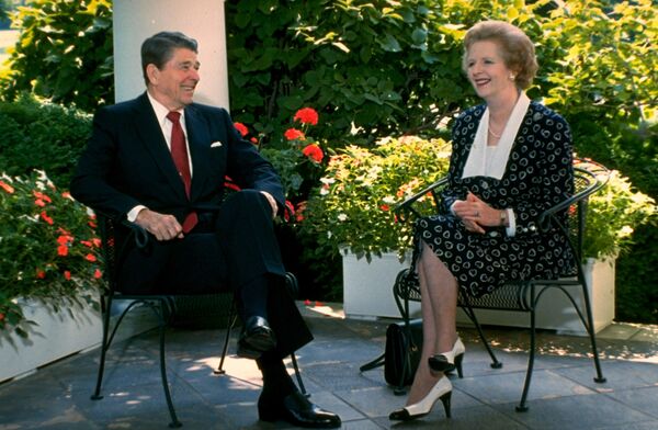 President Ronald Reagan and British Prime Minister Margaret Thatcher talk outside the Oval Office at the White House, July 17, 1987. - Sputnik International