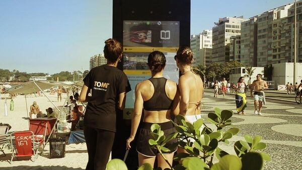 Tablet gigante português chega a Copacabana - Sputnik International