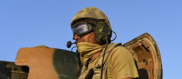 Turkish soldiers stand in a Turkish army tank driving back to Turkey from the Syrian-Turkish border town of Jarabulus on September 2, 2016 in the Turkish-Syrian border town of Karkamis. - Sputnik International