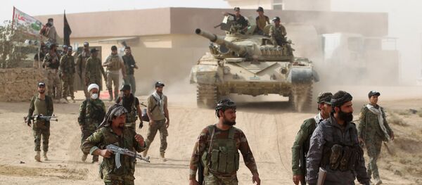 Shiite fighters from the Hashed al-Shaabi (Popular Mobilisation Units) enter the village of Abu Shuwayhah, south of jihadist-held Mosul, on November 1, 2016 Shiite fighters from the Hashed al-Shaabi (Popular Mobilisation Units) enter the village of Abu Shuwayhah, south of jihadist-held Mosul, on November 1, 2016 - Sputnik International
