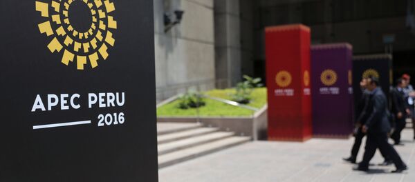 People walk into the Museum of the Nation, where the 2016 APEC (Asian Pacific Economic Cooperation) summit will take place from November 19-20 with the participation of leaders from China, Russia, the United States and Japan, in Lima, Peru, November 17, 2016 - Sputnik International