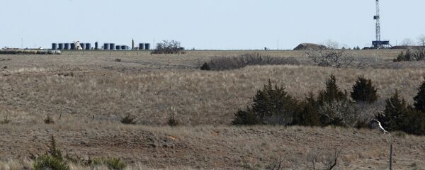 An emerging oil boom has been sparked by modern technologies using horizontal drilling and a technique known as hydraulic fracturing, or “fracking,” to coax out oil and gas (File) An emerging oil boom has been sparked by modern technologies using horizontal drilling and a technique known as hydraulic fracturing, or “fracking,” to coax out oil and gas (File) - Sputnik International