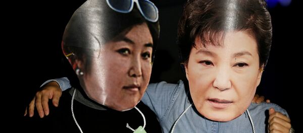 Protesters wearing cut-outs of South Korean President Park Geun-hye (R) and Choi Soon-sil attend a protest denouncing Park over a recent influence-peddling scandal in central Seoul, South Korea, October 27, 2016. - Sputnik International