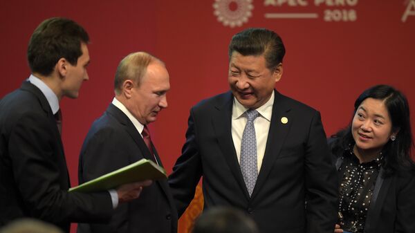 Russia's President Vladimir Putin (2nd L) and China's President Xi Jinping (2nd R) chat after shaking hands at the start of the ABAC and APEC Leaders' Dialogue at the Asia-Pacific Economic Cooperation Summit in Lima on November 19, 2016. - Sputnik International
