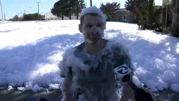 Mysterious snow like foam invades Santa Clara, California - Sputnik International