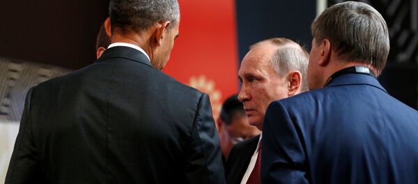 U.S. President Barack Obama talks with Russian President Vladimir Putin at the APEC Economic Leaders’ Meeting in Lima, Peru - Sputnik International