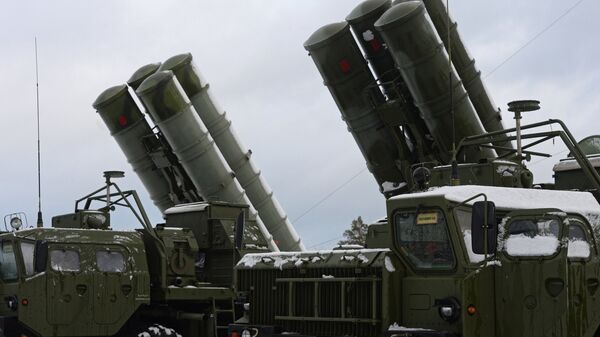 The launchers of the S-400 air defense missile system which entered service at the Russian Aerospace Forces air defense unit in the Moscow Region. (File) - Sputnik International