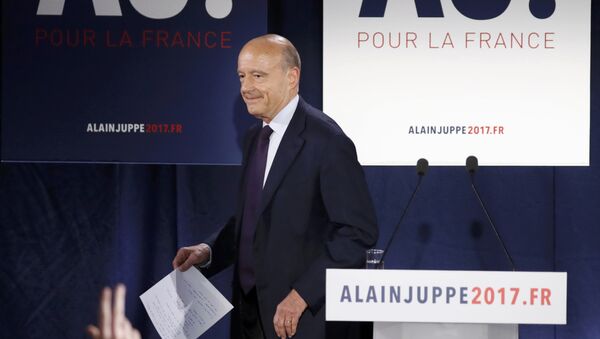 French politician Alain Juppe, current mayor of Bordeaux, and member of the conservative Les Republicains political party, reacts after partial results in the first round of the French center-right presidential primary election at his campaign headquarters in Paris, France, November 20, 2016. - Sputnik International