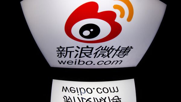The chinese app Weibo's logo is displayed on a tablet in Paris. (File) - Sputnik International