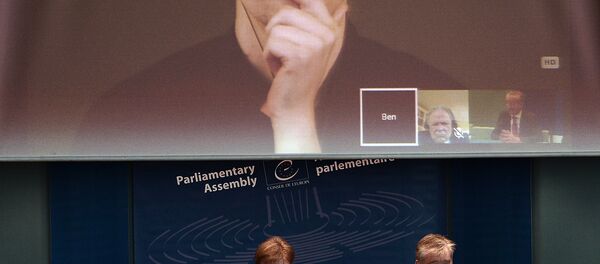 Dutch rapporteur Pieter Omtzigt (C) holds a parliamentary hearing on the subject of Improving the protection of whistleblowers, with the participation of NSA former intelligence contractor Edward Snowden via video link from Russia (Above) on June 23, 2015, at the Council of Europe in Strasbourg, northeastern France. - Sputnik International