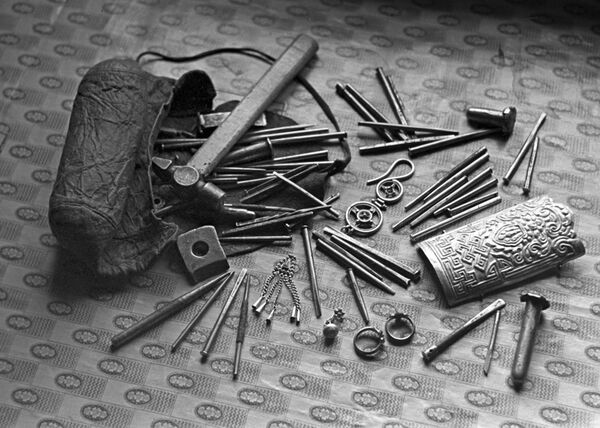 Tools of silver chaser Dolgor Loginova. (File) Tools of silver chaser Dolgor Loginova. (File) - Sputnik International