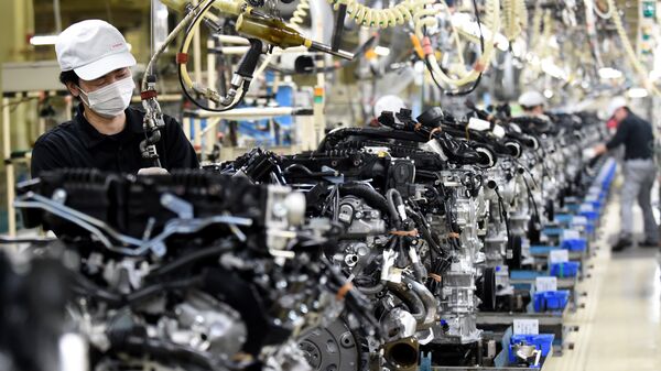 Employees work at the main assembly line of V6 engines at Iwaki Plant of Japan's Nissan Motor in Iwaki, Fukushima prefecture - Sputnik International