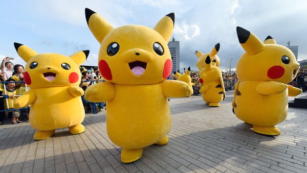 Dozens of people dressed up as Pikachu, the famous character of Nintendo's videogame software Pokemon, dance with fans as the final of a nine-day Pikachu Outbreak event takes place to attract summer vacationers in Yokohama, in suburban Tokyo, on August 16, 2015 - Sputnik International