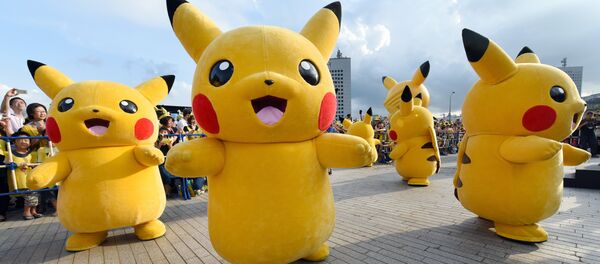 Dozens of people dressed up as Pikachu, the famous character of Nintendo's videogame software Pokemon, dance with fans as the final of a nine-day Pikachu Outbreak event takes place to attract summer vacationers in Yokohama, in suburban Tokyo, on August 16, 2015 - Sputnik International