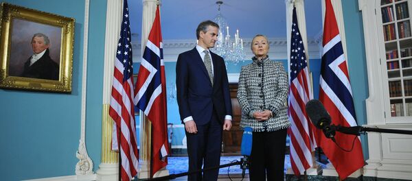 Hillary Clinton speaks to the press as Norwegian Foreign Minister Jonas Gahr looks on ahead of a bilateral meeting at the State Department January 10, 2012 in Washington, DC. Hillary Clinton speaks to the press as Norwegian Foreign Minister Jonas Gahr looks on ahead of a bilateral meeting at the State Department January 10, 2012 in Washington, DC. - Sputnik International
