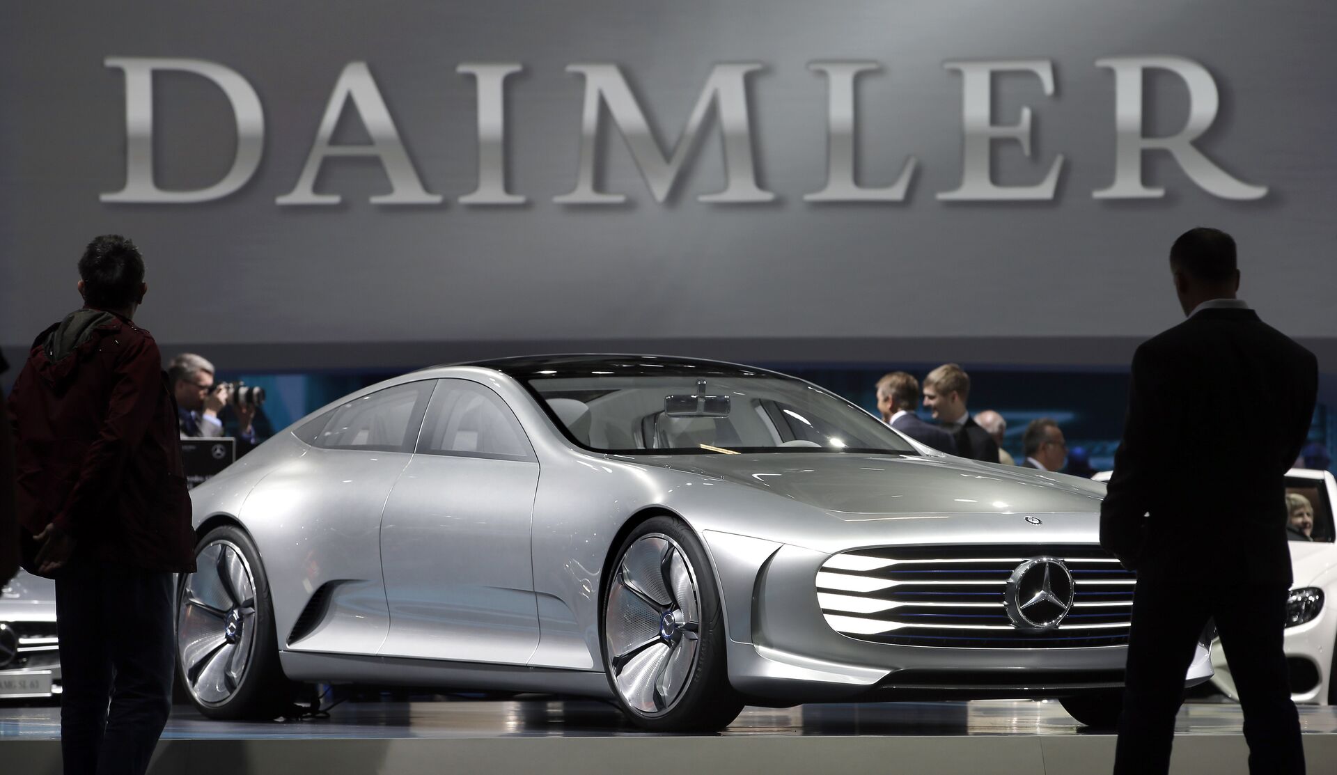 Nissan Sells Daimler Shares for Over $1.3 Billion to Boost 'Business Competitiveness' - Sputnik International, 1920, 05.05.2021