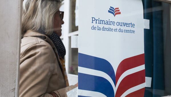 A woman near a polling station in Paris during the first round of the French center-right presidential primary election. An opposition candidate for the 2017 presidential election will be selected during the event - Sputnik International