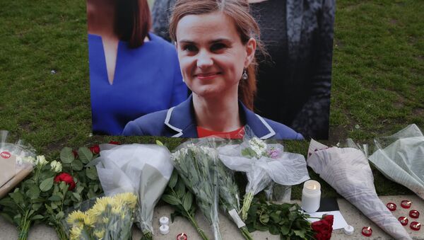 Floral tributes and candles placed by a picture of slain Labour MP Jo Cox at a vigil in Parliament square in London. (File) - Sputnik International