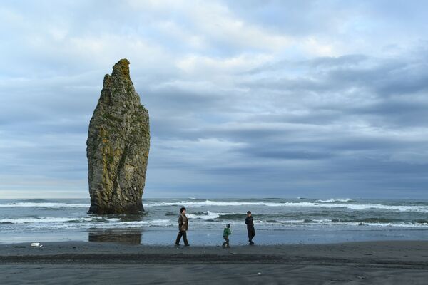 'Devil's Thumb' Rock on the shore of the Pacific Ocean on Kunashir Island 'Devil's Thumb' Rock on the shore of the Pacific Ocean on Kunashir Island - Sputnik International