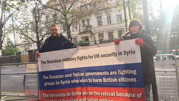Demonstrators outside the Russian embassy in London - Sputnik International