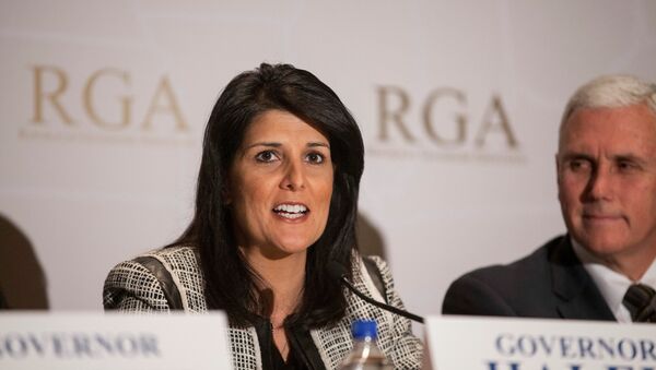 Governor Nikki Haley (R-SC) answers a question next to Governor Mike Pence (R-IN) (R) during a news briefing at the 2013 Republican Governors Association conference in Scottsdale, Arizona - Sputnik International