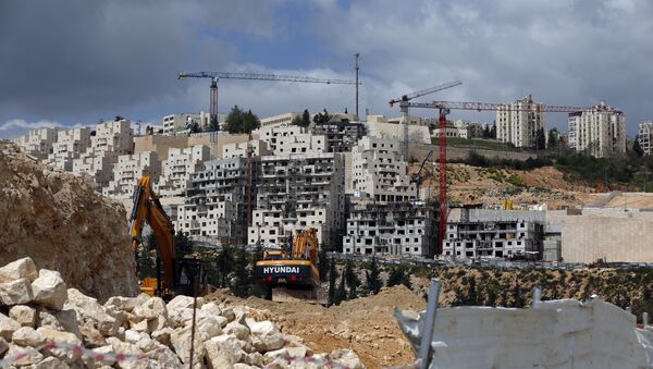A general view taken on March 29, 2016 shows Israeli construction cranes and excavators at a building site of new housing units in the Jewish settlement of Neve Yaakov, in the northern area of east Jerusalem - Sputnik International