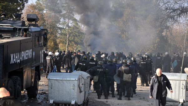 Bulgarian riot police are seen inside a refugee center during clashes in the town of Harmanli, Bulgaria, November 24, 2016 - Sputnik International
