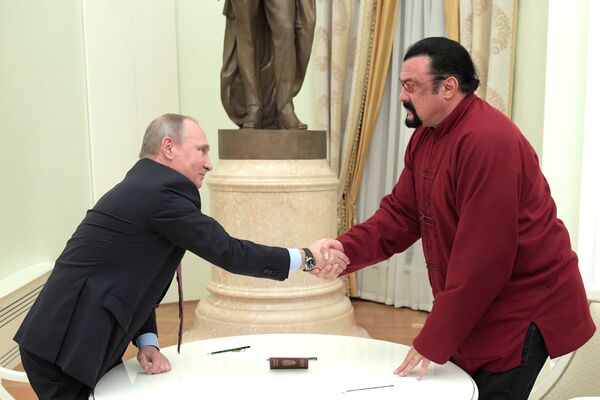 President Putin meets with US actor Steven Seagal President Putin meets with US actor Steven Seagal - Sputnik International