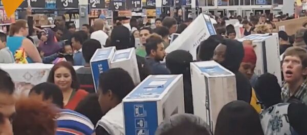 Crazed Dallas Folks Clean Out Local Wall-Mart - Sputnik International