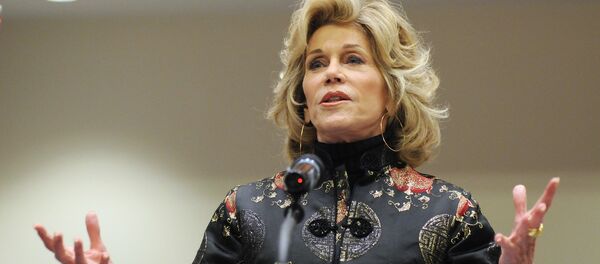 Jane Fonda Serves Thanksgiving Meal to Standing Rock Water-Defenders - Sputnik International