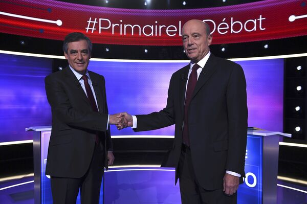French politicians Alain Juppe (R) and Francois Fillon shake hands as they arrive to attend the third prime-time televised debate as they campaign in the second round for the French center-right presidential primary election in Paris, France, November 24, 2016 French politicians Alain Juppe (R) and Francois Fillon shake hands as they arrive to attend the third prime-time televised debate as they campaign in the second round for the French center-right presidential primary election in Paris, France, November 24, 2016 - Sputnik International