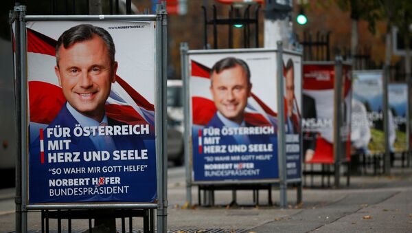 Presidential election campaign posters of far right Freedom Party (FPOe) presidential candidate Norbert Hofer are pictured in Vienna, Austria, November 8, 2016 - Sputnik International