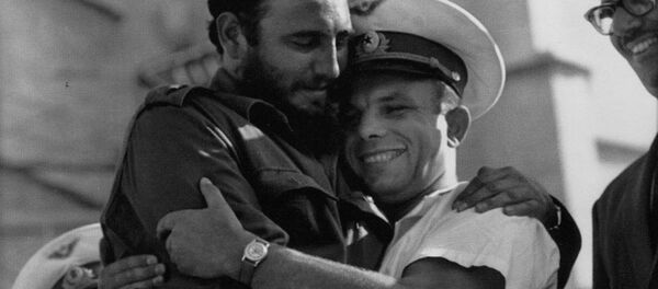 Fidel Castro meets cosmonaut Yuri Gagarin Fidel Castro meets cosmonaut Yuri Gagarin - Sputnik International