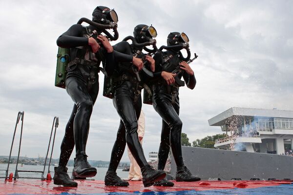 'Black Death' That Guards Moscow: Russia Celebrates Naval Infantry Day - Sputnik International