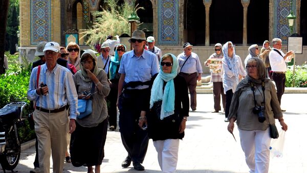 A picture taken on August 5, 2015 shows foreign tourists visiting Tehran's Golestan Palace (The Rose Garden Palace) - Sputnik International
