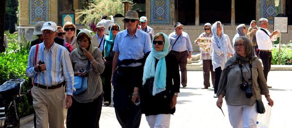 A picture taken on August 5, 2015 shows foreign tourists visiting Tehran's Golestan Palace (The Rose Garden Palace) A picture taken on August 5, 2015 shows foreign tourists visiting Tehran's Golestan Palace (The Rose Garden Palace) - Sputnik International