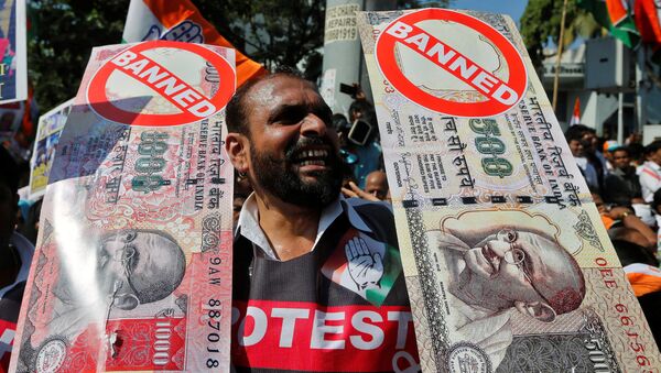 A man holds placards and shouts slogans during a rally organized by India's main opposition Congress party against the government's decision to withdraw 500 and 1000 Indian rupee banknotes from circulation, in Mumbai, India November 28, 2016. - Sputnik International