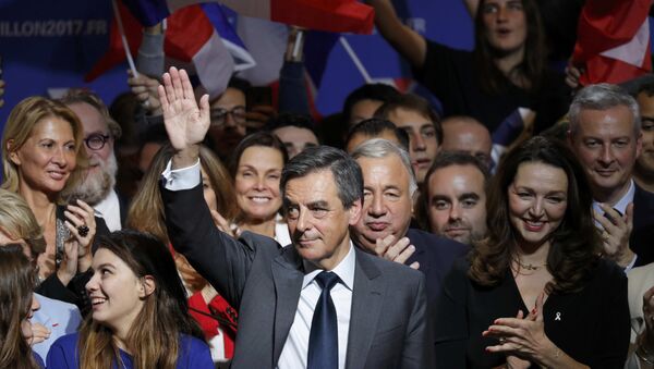 Francois Fillon, former French prime minister and member of Les Republicains political party, attends a rally as he campaigns in the second round for the French center-right presidential primary election in Paris, France, November 25, 2016. - Sputnik International