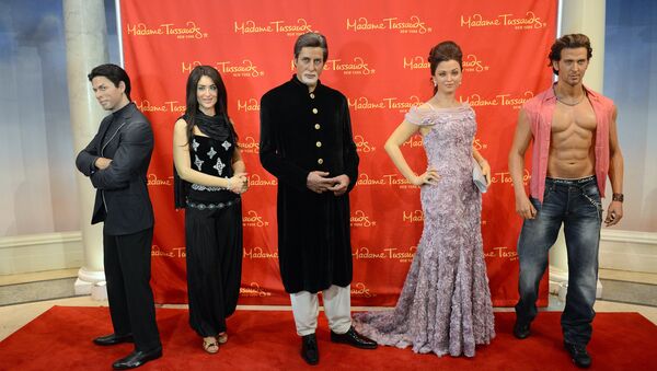 Wax figures of Indian movie stars (L-R) Shah Rukh Khan, Kareena Kapoor, Amitabh Bachchan, Aishwarya Rai and Hrithik Roshan are on display during the unveiling of a travelling exhibit featuring five wax figures of Bollywood's top star at Madame Tussauds in New York. (File) - Sputnik International