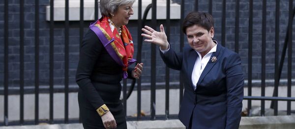 Britain's Prime Minister Theresa May (L) greets her Polish counterpart Beata Szydlo in front of 10 Downing Street in central London, Britain November 28, 2016. - Sputnik International