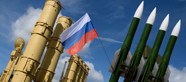 Air defense missile weapon system (ADS) Antei-2500 (left) and Air defense system (ADS) Buk-M2E presented at the open exhibition at 2016 ARMY Military Forum in exhibition and convention centre of Patriot military-patriotic recreation park of the Armed Forces of the Russian Federation - Sputnik International